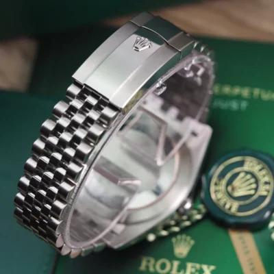 Replica Rolex Datejust Blue Dial 126334 Jubilee Feature Highlight