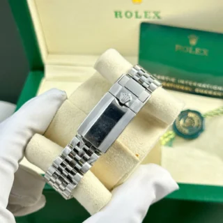 Replica Rolex GMT Master II Batgirl Black Dial Black Blue Bezel Jubilee Bracelet