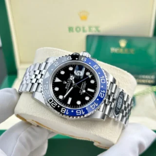 Replica Rolex GMT Master II Batgirl Black Dial Black Blue Bezel Jubilee Bracelet
