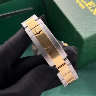 Replica Rolex Submariner Black Dial Black Bezel Two Tone Gold Oyster Bracelet